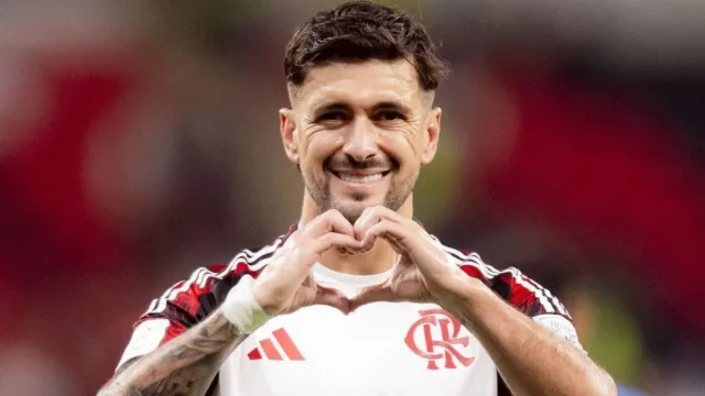 Arrascaeta se recupera de lesões e volta ao Flamengo em julho