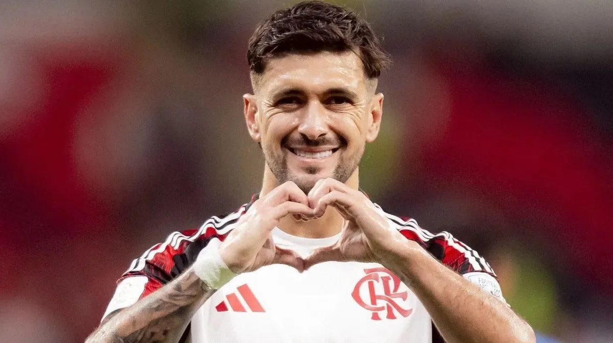 Arrascaeta se recupera de lesões e volta ao Flamengo em julho