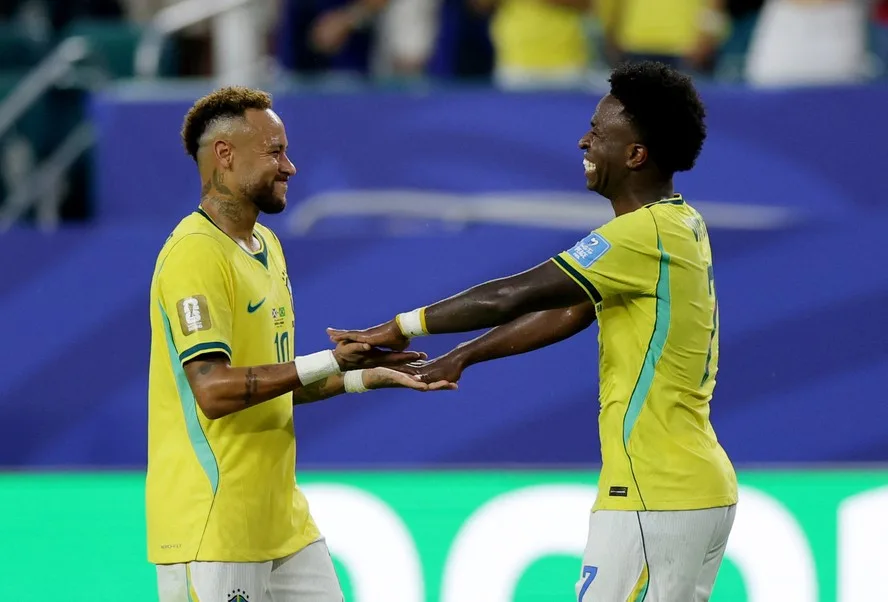 Brasil vence Escócia por 3 a 0 com dois gols de Vini Jr.