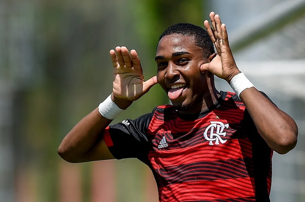 Capitão do Bonsucesso exalta Lorran e compara Flamengo ao Real Madrid