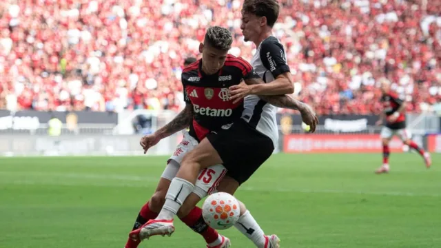 Carrascal expulso no Brasil, mas lance igual vale na Copa
