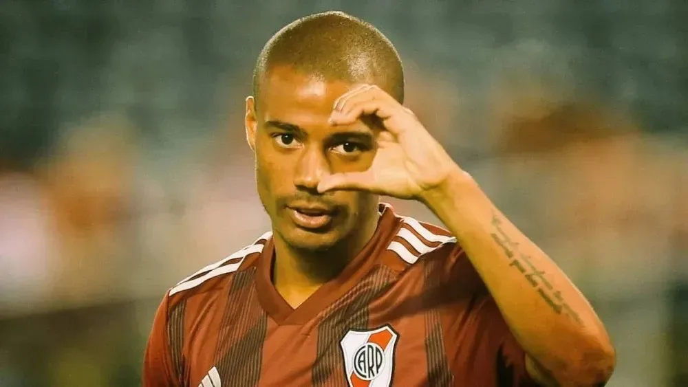 Dela Cruz brilha pelo Uruguai e desperta expectativa no Flamengo