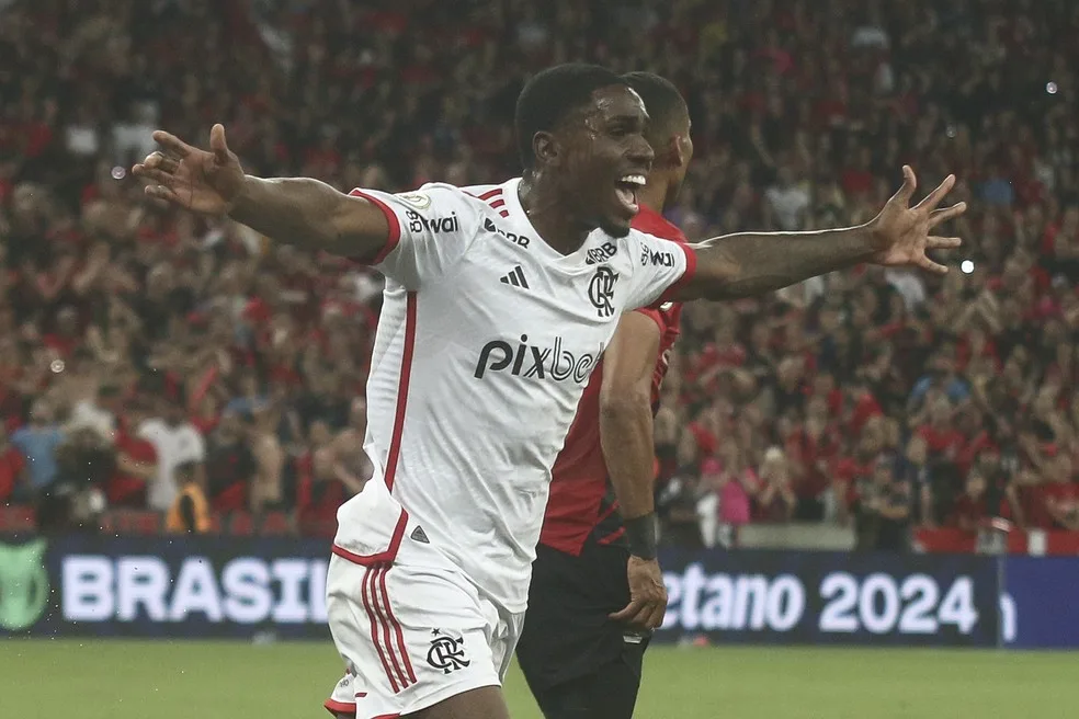 Flamengo não quer vender Everton Araújo na janela
