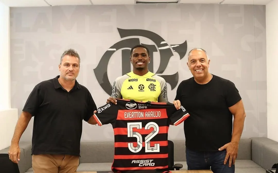 Flamengo nega proposta do Milan por Evertton Araújo