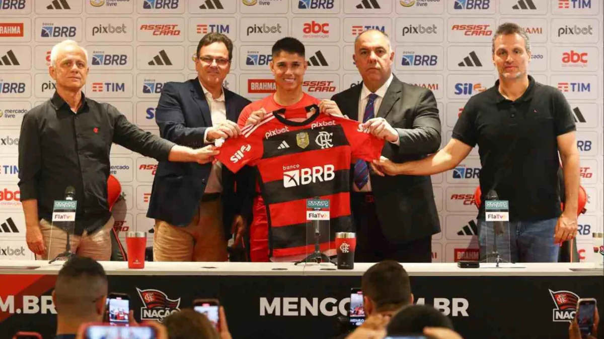 Flamengo negocia reforços em sigilo para anunciar em julho
