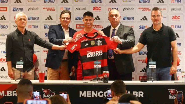 Flamengo negocia reforços em sigilo para anunciar em julho
