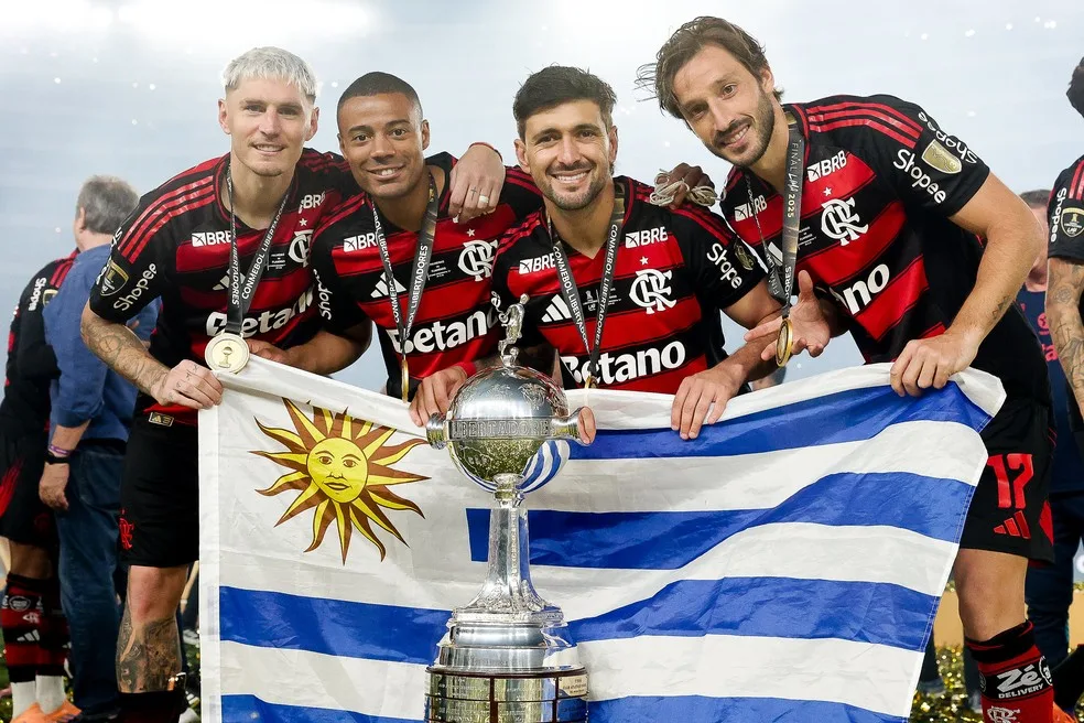 Flamengo recebe R$ 3 milhões por cessão de uruguaios à Copa
