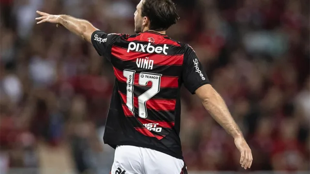 Matias Viña quer nova chance no Flamengo e aguarda avaliação