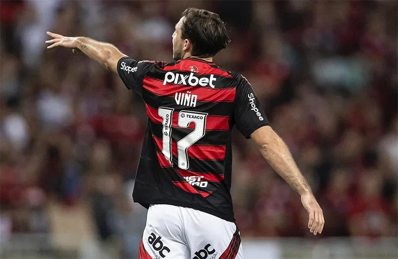 Matias Viña quer nova chance no Flamengo e aguarda avaliação
