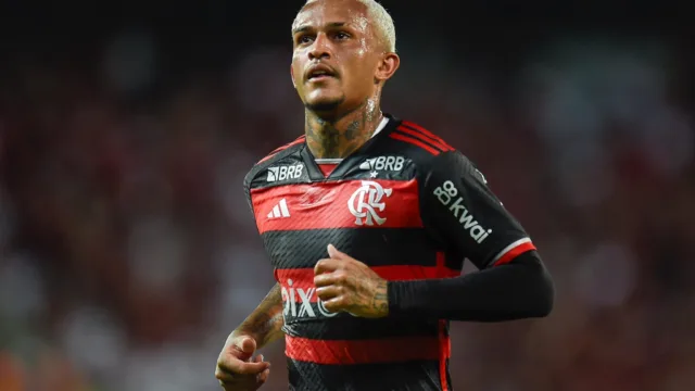Mauro Cezar defende Wesley contra críticas sobre defesa