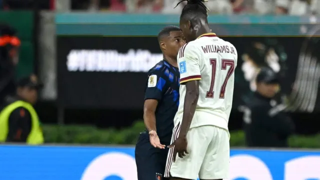 Nico Williams critica De la Cruz por entrada que causou lesão