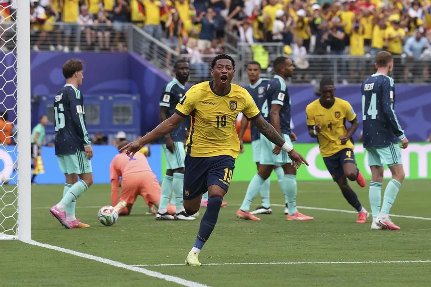 Plata marca gol decisivo contra Alemanha e agradece ‘ajuda’ de Neuer