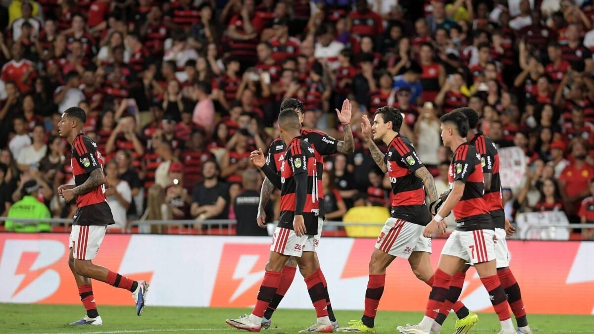 Royal e Ayrton Lucas disputam vaga de titular com 9 do Mengão na Copa