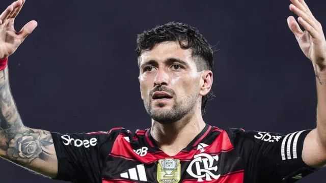 Trio uruguaio do Flamengo se reapresenta após eliminação na Copa