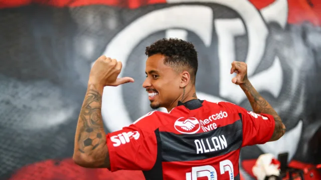 Alaan busca nova chance no Flamengo após retorno de empréstimo