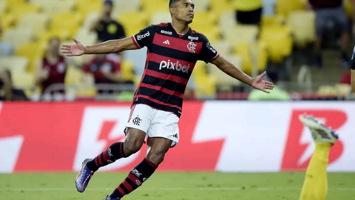 Alex Sandro perde espaço na Seleção e cai de rendimento