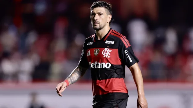 Almada pode formar dupla com Arrascaeta no Flamengo