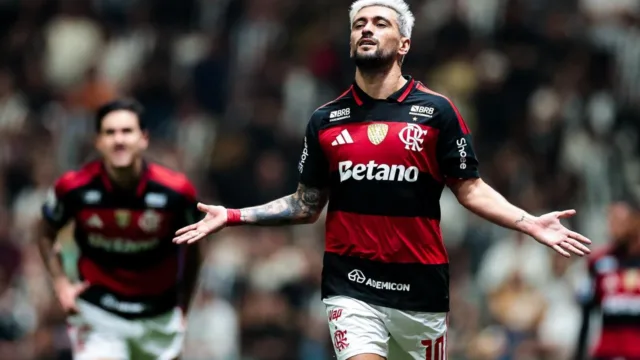 Arrascaeta volta após 3 meses e cita saudade: ‘De volta ao meu lugar’