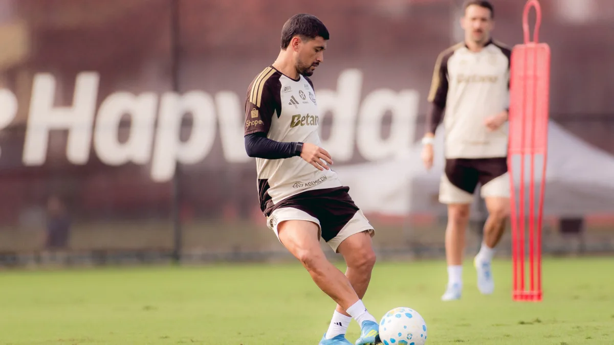 Arrascaeta volta após 84 dias e viaja com Flamengo pra Chape