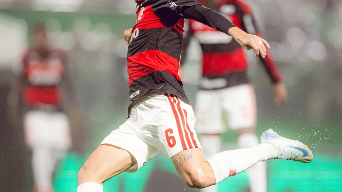 Ayrton Lucas faz autocrítica após vitória: ‘Terrível, errei tudo’
