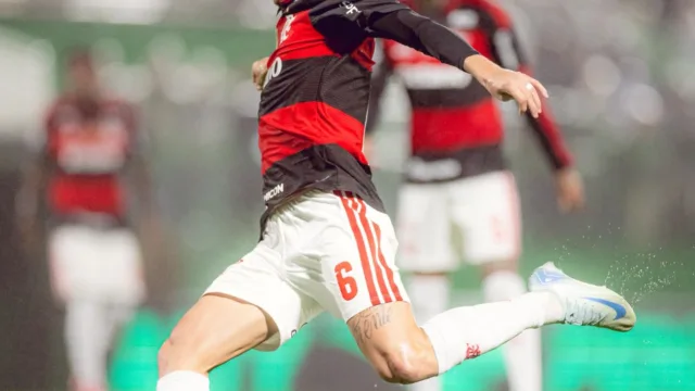Ayrton Lucas faz autocrítica após vitória: ‘Terrível, errei tudo’