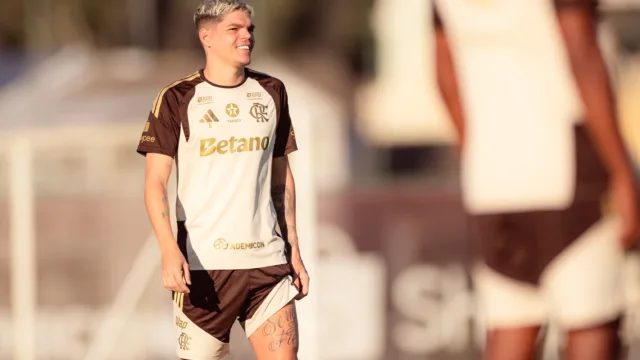 Ayrton Lucas volta e Flamengo enfrenta Olimpia nesta sexta