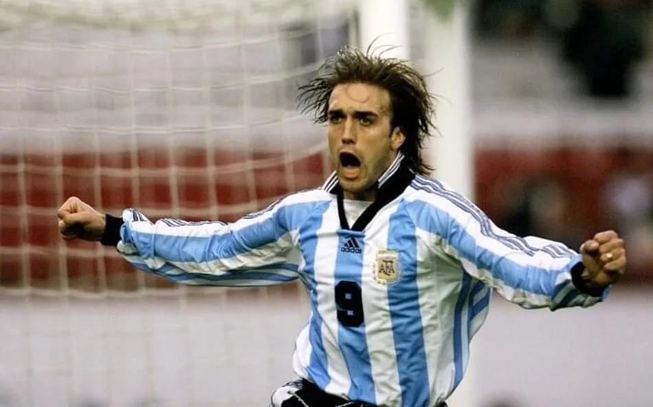 Batistuta confirma sondagem do Flamengo no fim da carreira