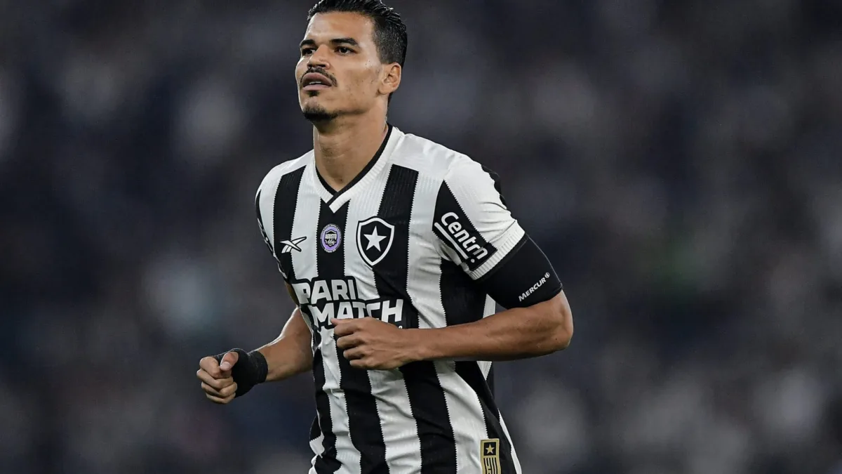 Botafogo reduz preço de Danilo e acirra disputa com Palmeiras