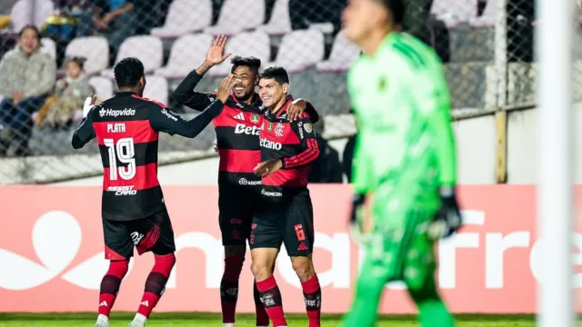 Bruno Henrique e Lino elogiam Jardim após empate com River
