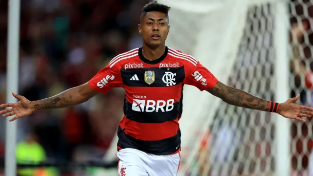 Bruno Henrique perde rendimento pela esquerda, diz André Rocha