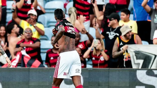 Bruno Henrique provoca River com tatuagem da Libertadores 2019