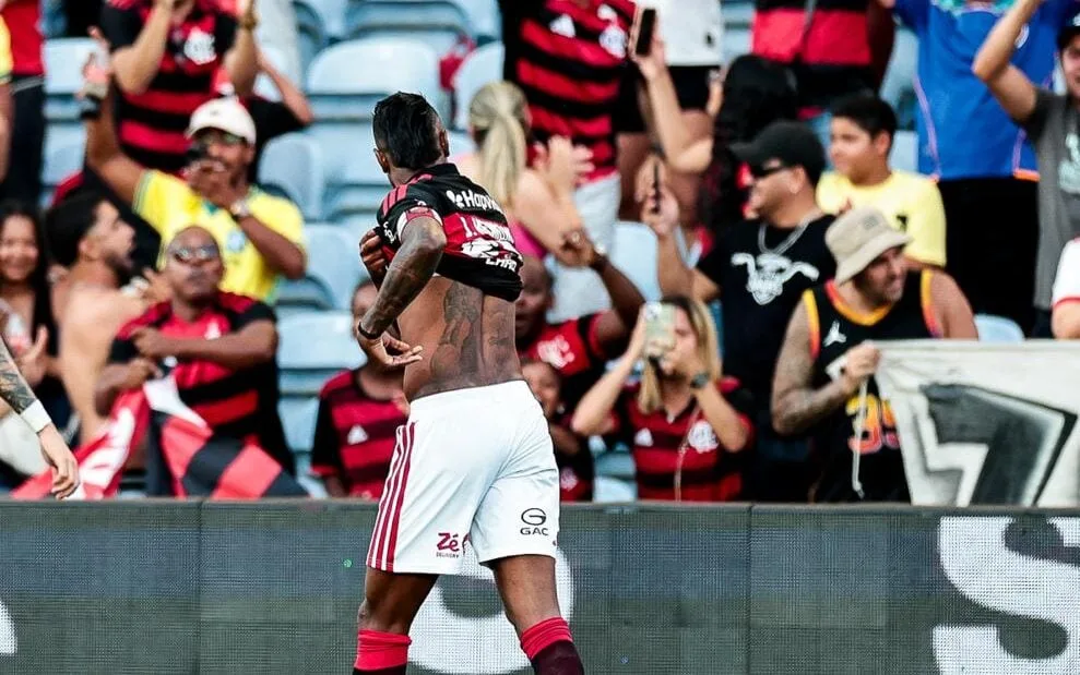 Bruno Henrique provoca River com tatuagem da Libertadores 2019