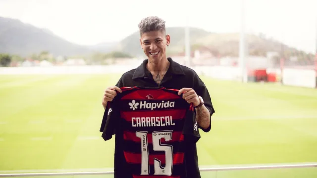 Carrascal pela esquerda e Samuel Lino centralizado no Flamengo
