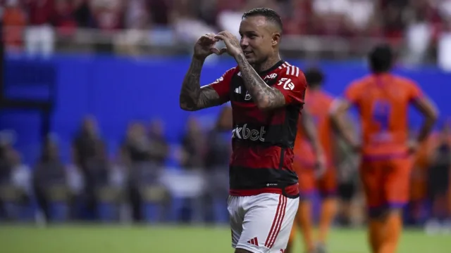 Cebolinha completa 192 jogos pelo Flamengo e fala sobre base