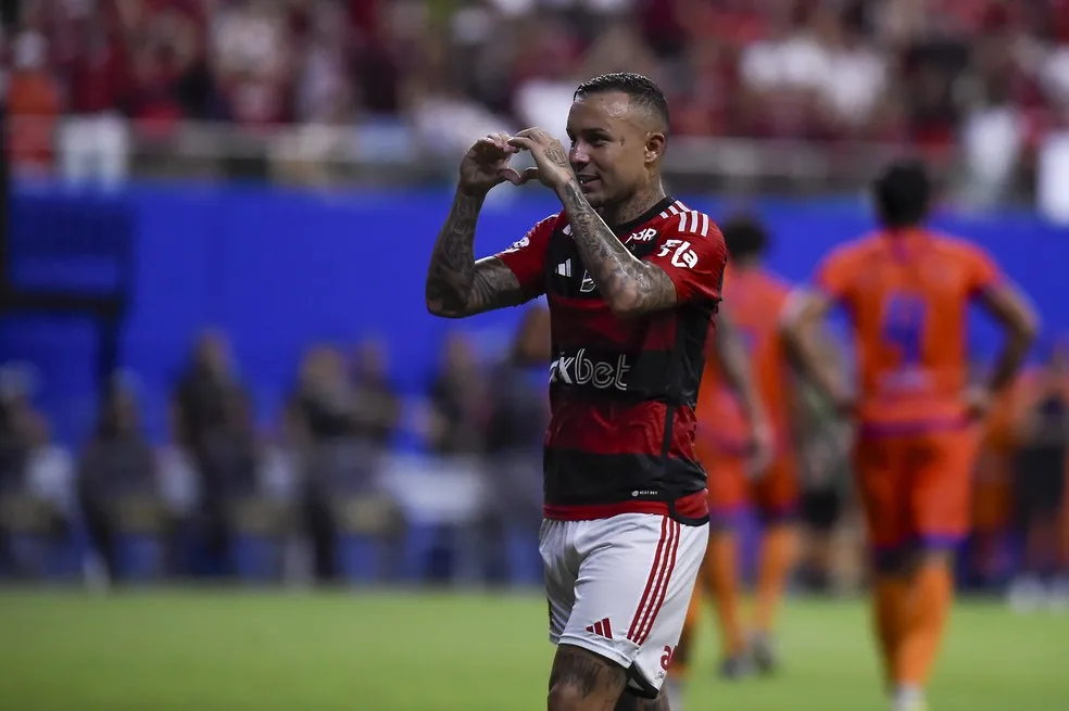 Cebolinha completa 192 jogos pelo Flamengo e fala sobre base