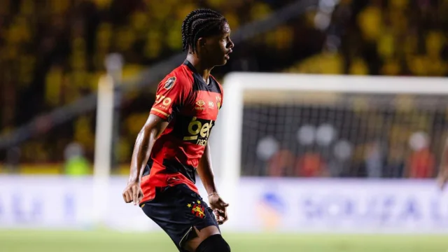 Cruzeiro passa à frente do Flamengo por Zé Lucas