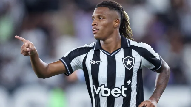 Danilo tem futuro indefinido entre Botafogo, Palmeiras e Flamengo