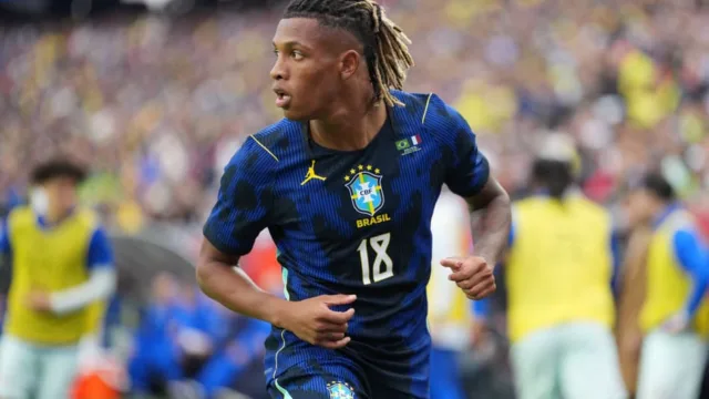 Danilo pode substituir Paquetá na Seleção, diz comentarista