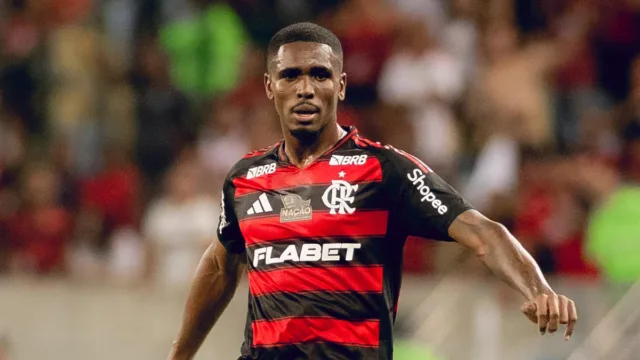 Disputa acirrada no meio-campo do Flamengo divide opiniões