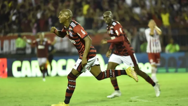 Filipe Luís elogia gols de Allã e Lorran em vitória do Flamengo