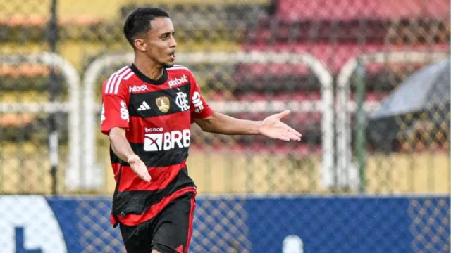 Flamengo acerta transferência de Mateus Mendes ao Inter