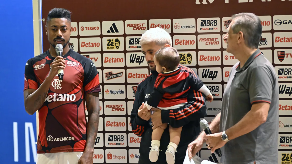 Flamengo anuncia bustos pra Arrascaeta e Bruno Henrique — homenagem…