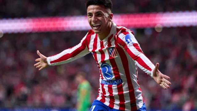 Flamengo avalia investir R$ 120 mi em Thiago Almada