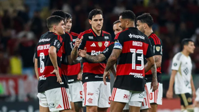 Flamengo blinda elenco e freia contratações na janela de julho