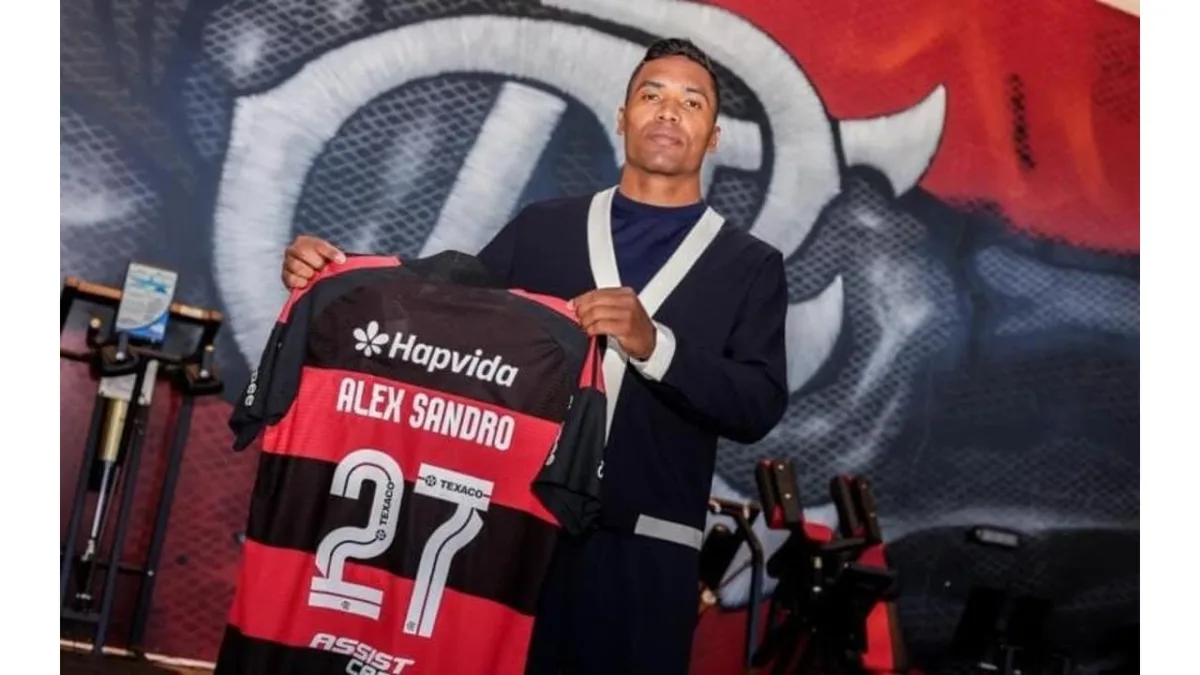 Flamengo confirma renovação de Alex Sandro até 2027