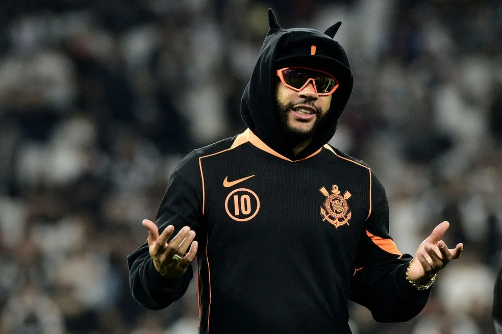 Flamengo desmente proposta por Memphis Depay do Corinthians
