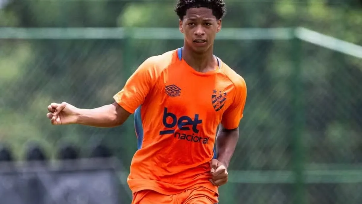 Flamengo faz proposta ao Sport por Zé Lucas, de 18 anos