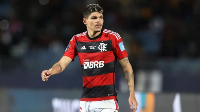 Flamengo precisa contratar lateral-esquerdo titular, diz S1