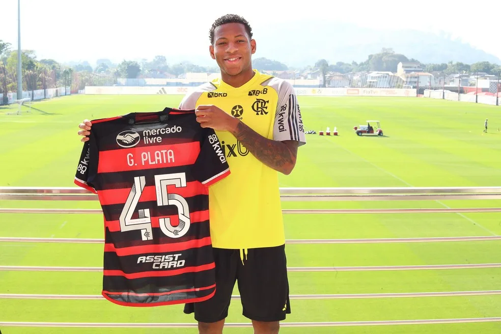 Flamengo trata Plata como reforço caseiro e evita gastos