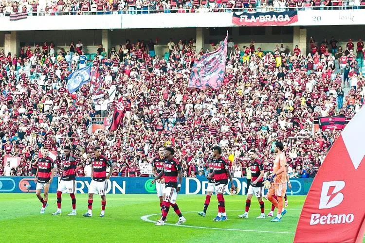 Flamengo vence Benfica em Portugal com 90% de torcida rubro-negra